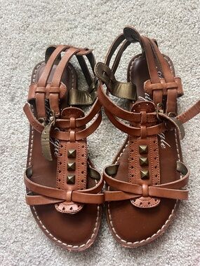 American Eagle Outfitters Brown Leather Studded T-Strap Sandals 7